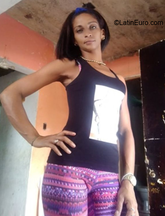 Date this athletic Cuba girl Olga from Ciudad Habana CU617
