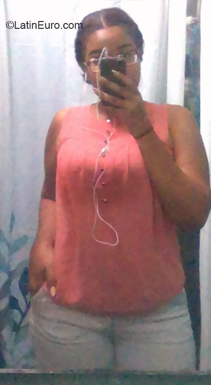 Date this charming Venezuela girl Aksra from Caracas VE2745