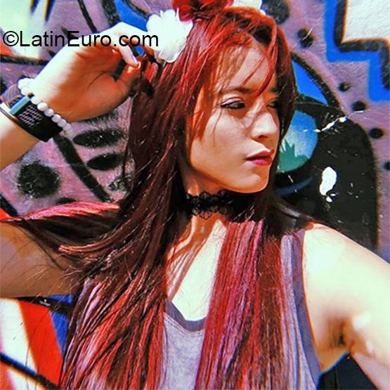 Date this voluptuous Colombia girl Manuela from Manizales CO26179