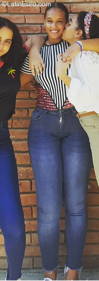 Date this charming Dominican Republic girl Amelia from Santiago De Los Caballeros DO36369