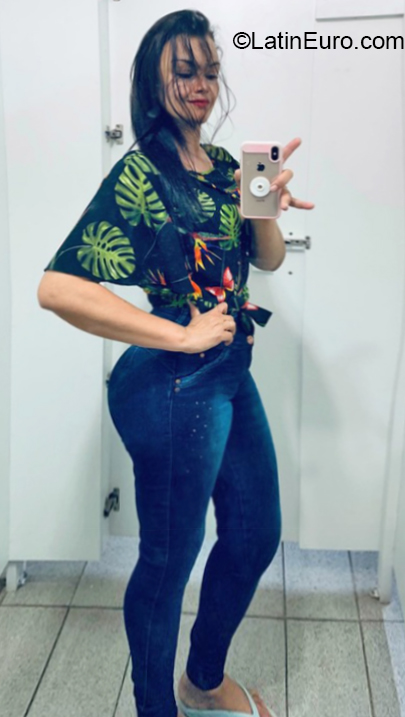 Date this sultry Brazil girl Renata from Baixo Guabdu BR10946