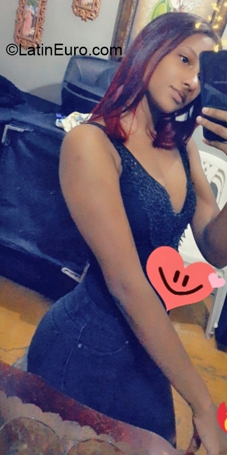 Date this nice looking Dominican Republic girl Emi from Santiago DO36427