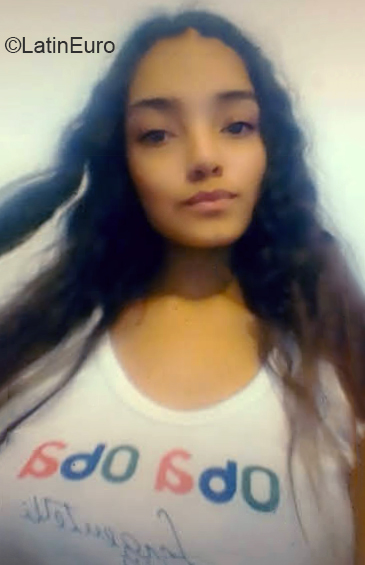 Date this voluptuous Argentina girl Laura from Buenos Aires AR254