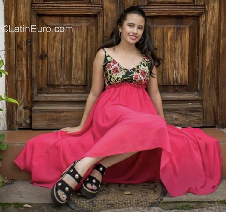 Date this fun Argentina girl Giuli from Mendoza AR257