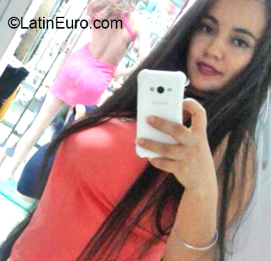 Date this nice looking Colombia girl Maria from Cali CO26299