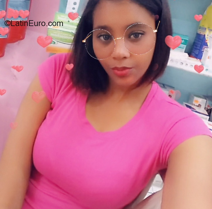 Date this sensual Dominican Republic girl Chakiria from Santo Domingo DO36601
