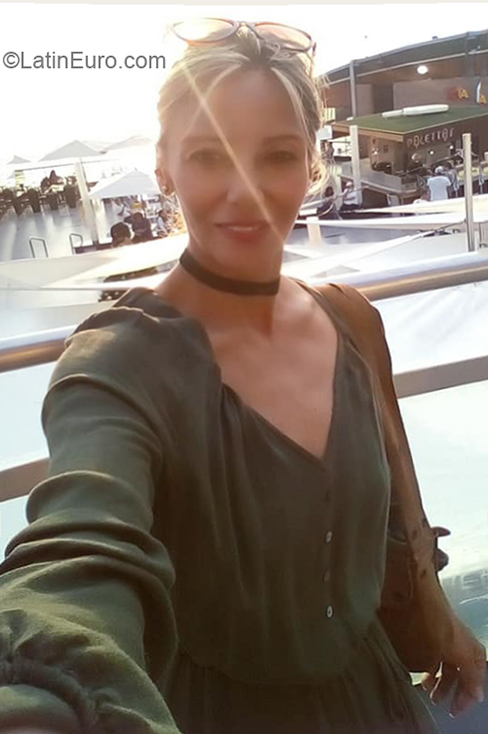 Date this funny Peru girl Fabiola from Lima PE1460