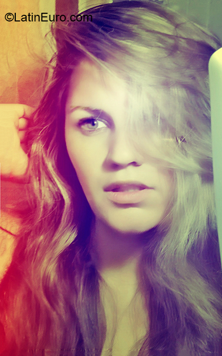 Date this nice looking Argentina girl Luna from Parana AR263