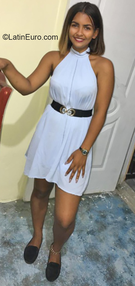 Date this sensual Dominican Republic girl Samantha from San Cristobal DO36690