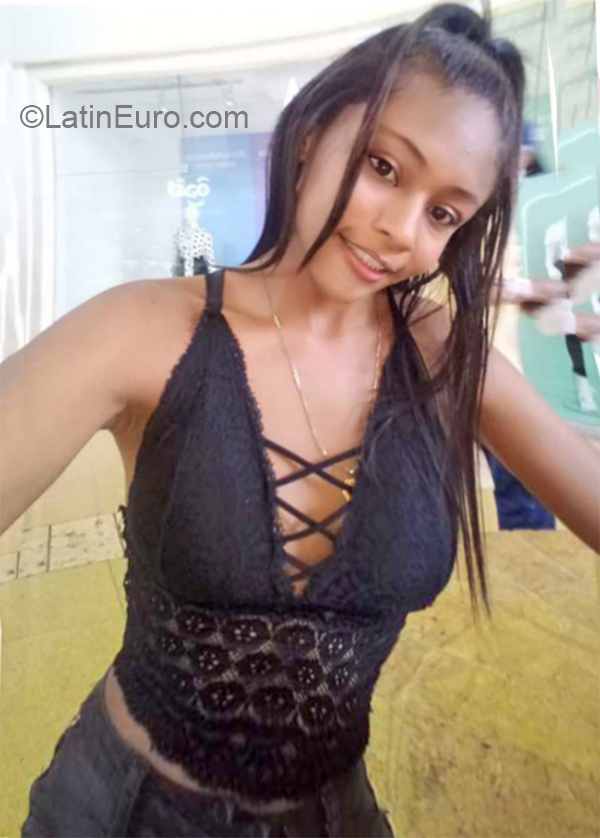 Date this good-looking Colombia girl Yessica from Cartagena CO26336