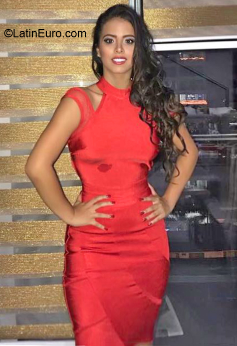 Date this attractive Colombia girl Tati from Medellin CO26343