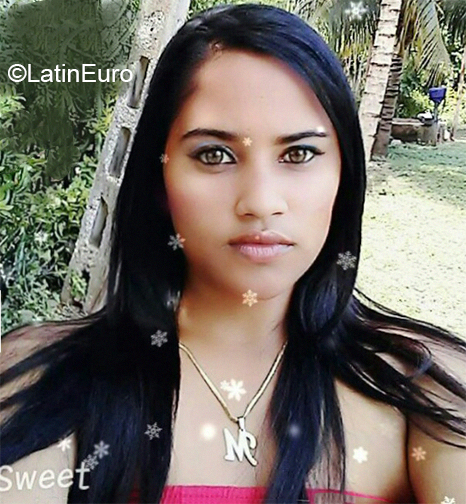 Date this delightful Cuba girl Maydelis from Bayamo CU632
