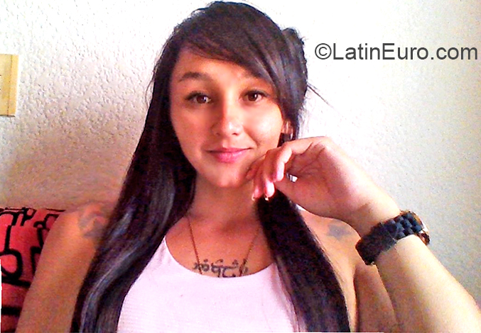 Date this attractive Colombia girl Patty from Bogota CO26352