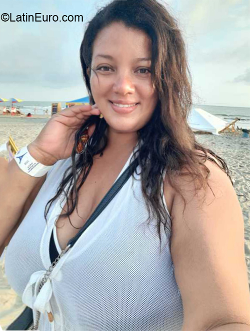 Date this beautiful Ecuador girl Claudia from Quininde EC393