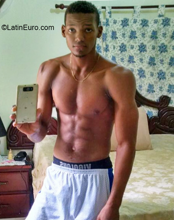 Date this foxy Dominican Republic man Jore from Santo Domingo DO36772