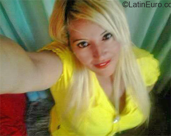 Date this hard body Brazil girl Cristina from Sao Goncalo BR10974