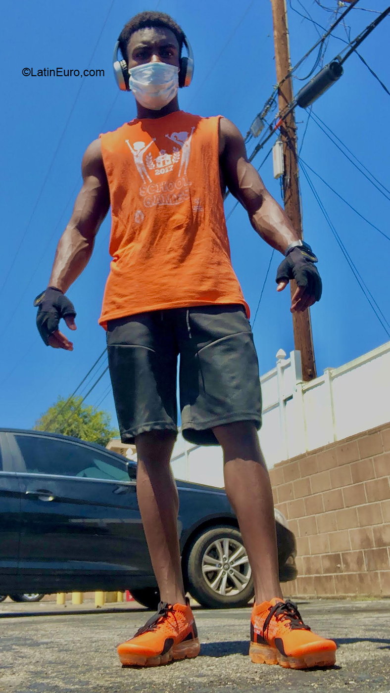 Date this gorgeous United States man Curtis from Los Angeles US20511