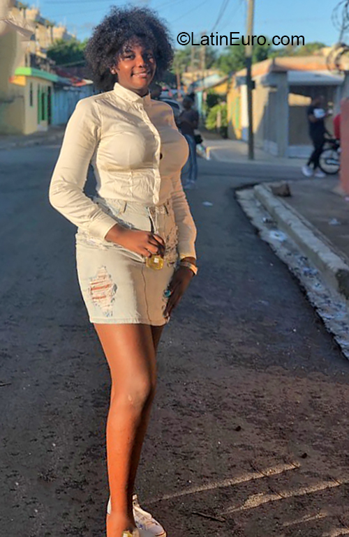 Date this exotic Dominican Republic girl Yovana from La Romana DO36784