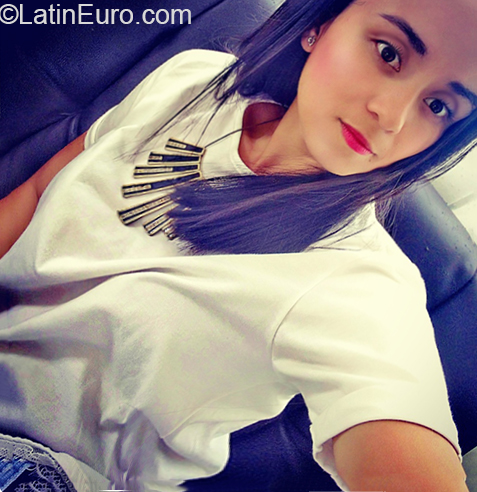 Date this foxy Colombia girl Vanessa from Manizales CO26404