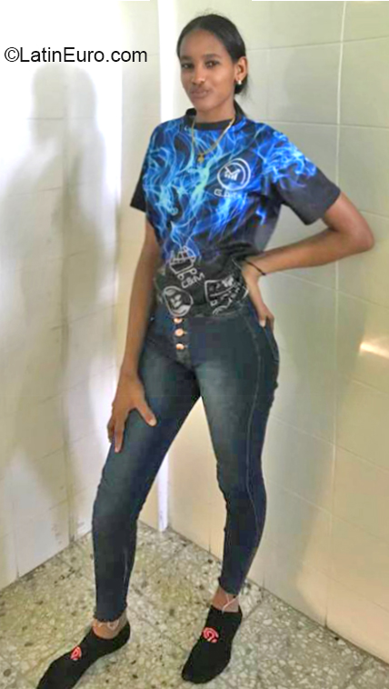 Date this delightful Dominican Republic girl Nayali from Santiago DO36824