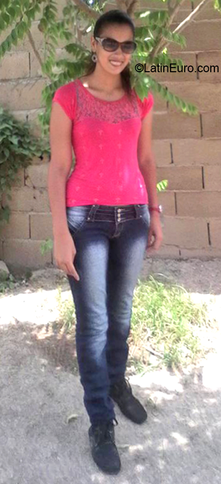 Date this athletic Venezuela girl Joelsi from Barcelona VE2848