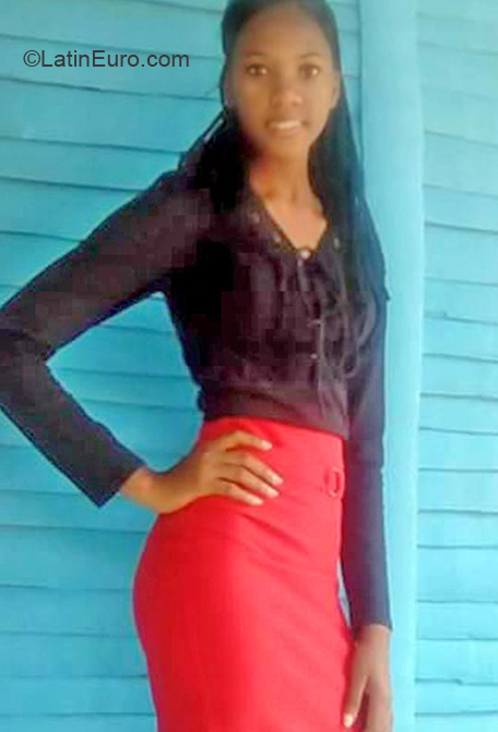 Date this sensual Dominican Republic girl Yoelina from Monte Plata DO36872