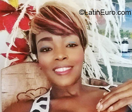 Date this happy Venezuela girl Luna from Caracas VE2856