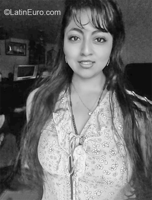 Date this gorgeous Ecuador girl Lorena from Quito EC403