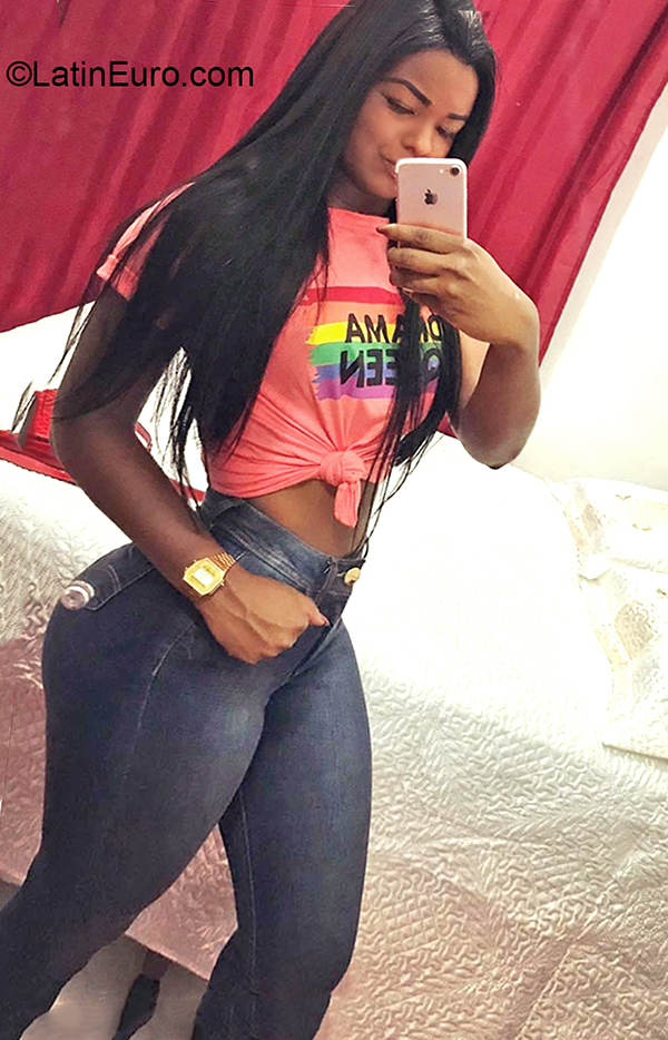 Date this cute Brazil girl Thais from Rio de Janeiro BR11006