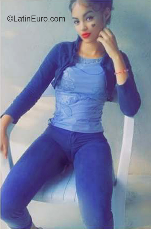 Date this fun Dominican Republic girl Darlenis from La Vega DO36984