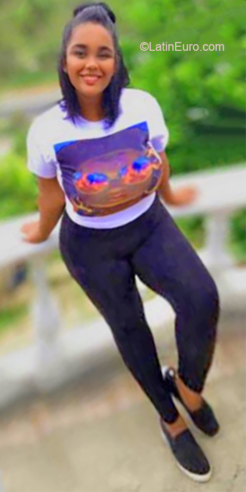 Date this sensual Dominican Republic girl Alexandra from Santiago DO36996