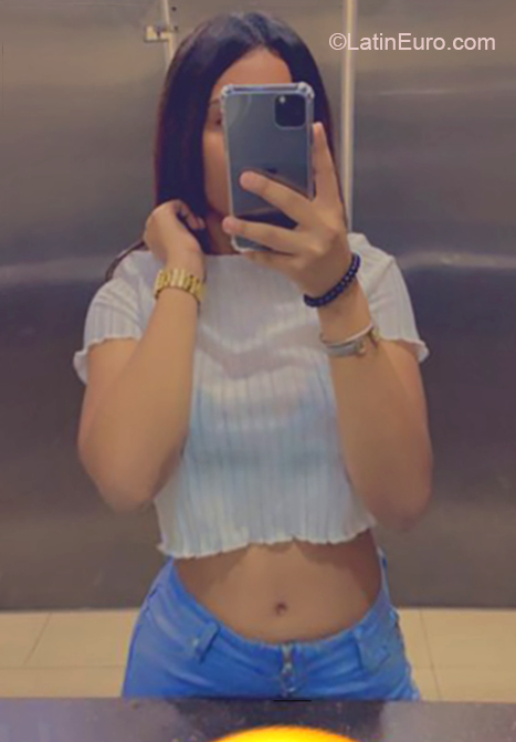 Date this athletic Dominican Republic girl Mary from Santo Domingo DO36998