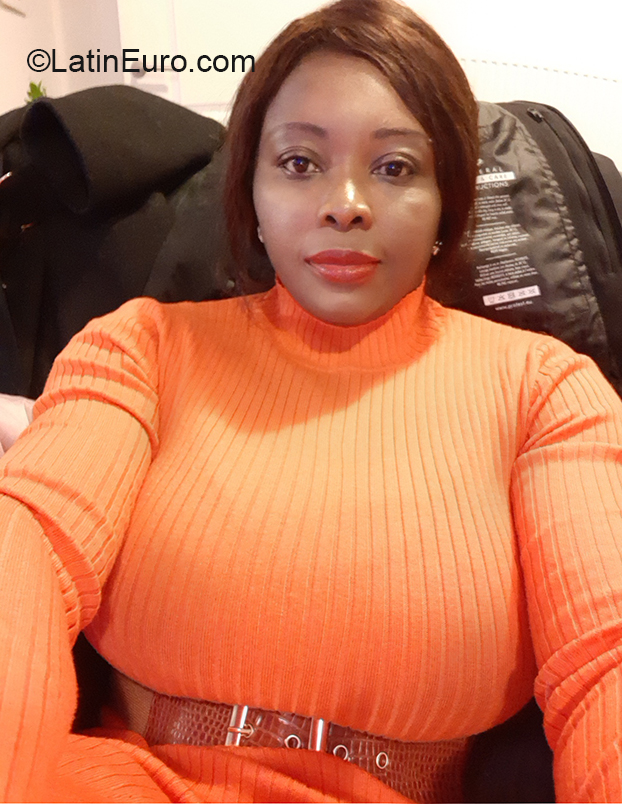 Date this attractive Belgium girl Nadelyne from Diest BE124