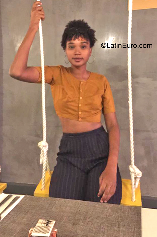 Date this pretty Dominican Republic girl Leidi from Santo Domingo DO37018