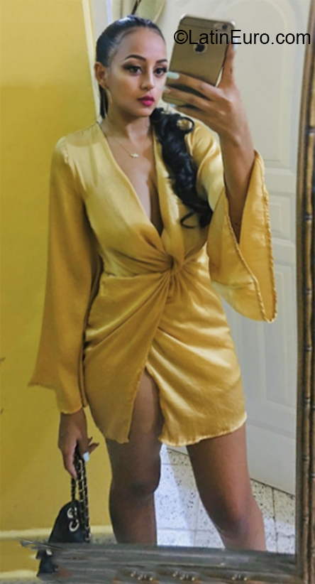 Date this sultry Dominican Republic girl India from Santiago DO37073