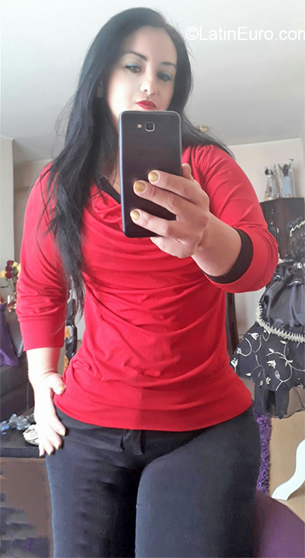 Date this good-looking Chile girl Kati from Santiago DO37076