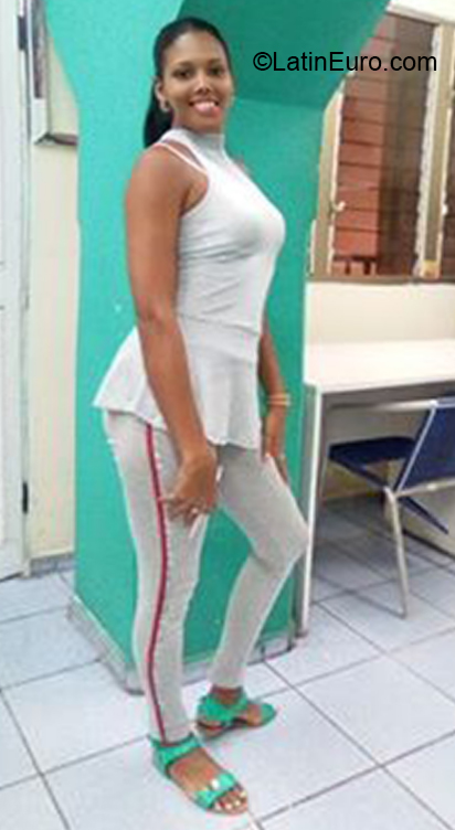Date this delightful Cuba girl Mercedes from Santiago de Cuba CU644