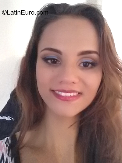 Date this sultry Brazil girl Ariana from Cuitiba BR11021