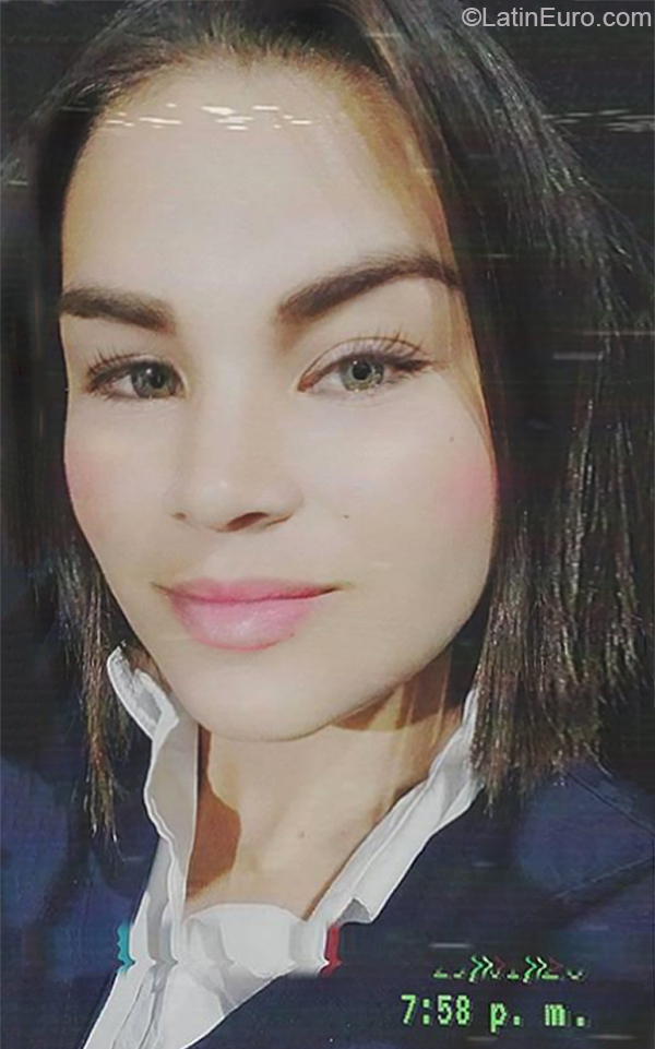 Date this passionate Venezuela girl Loren from Caracas VE2926