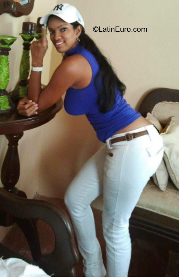 Date this nice looking Dominican Republic girl Rosa from Santiago DO37112