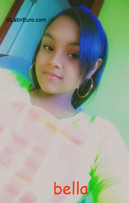 Date this charming Dominican Republic girl Ana Paula from Santiago DO37150