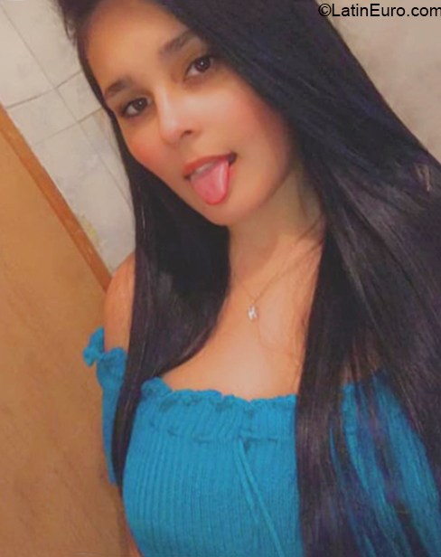 Date this delightful Brazil girl Emely from Salvador BR11027