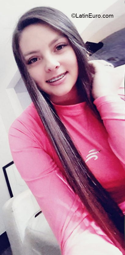 Date this athletic Colombia girl Yessica from Bogota CO27100