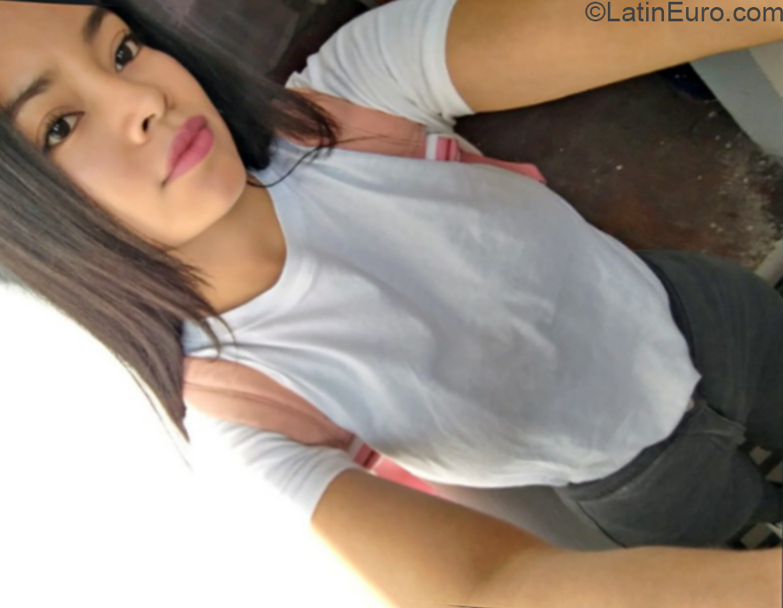 Date this gorgeous Venezuela girl Martina from Venezuela VE2939