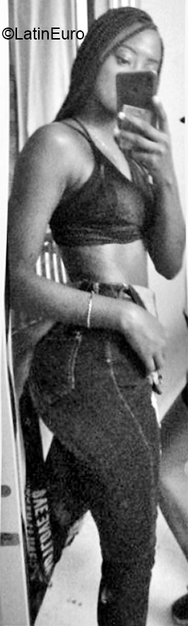 Date this sensual Dominican Republic girl Loren from Santo Domingo DO37180