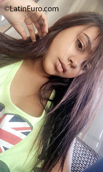 Date this sensual Dominican Republic girl Nahomy from Bonao DO37212