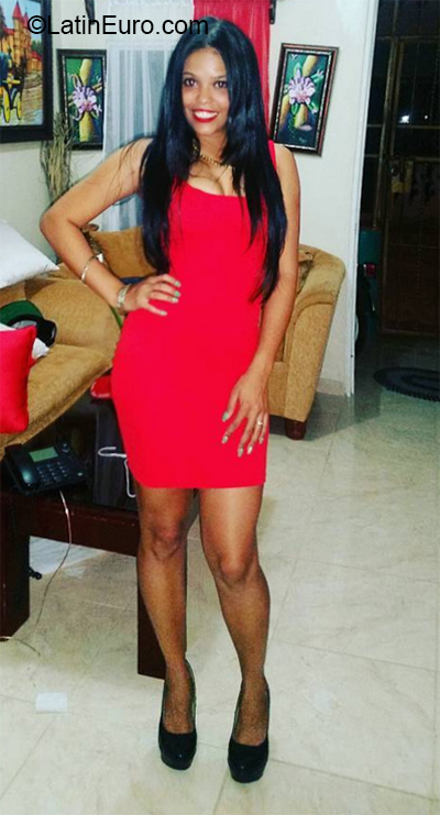 Date this stunning Dominican Republic girl Yarerzet from Santiago DO37224
