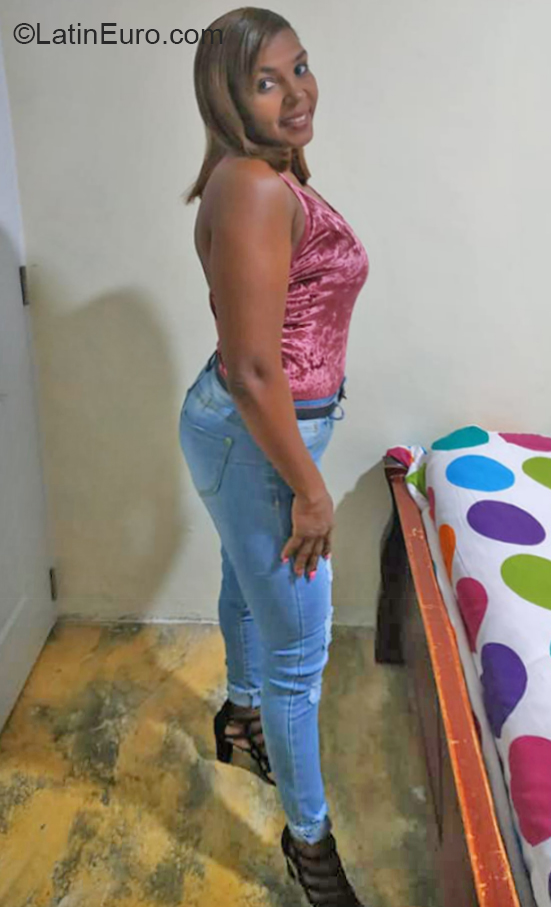 Date this charming Dominican Republic girl Tania ascota from Santo Domingo DO37297