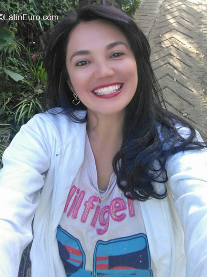 Date this charming Colombia girl Diana Luz from Sahagun CO26741