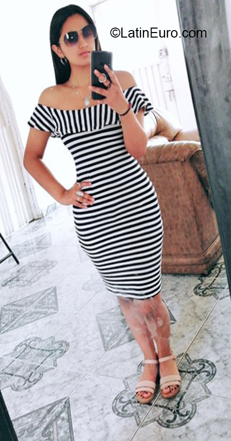 Date this happy Colombia girl Ngela from Pasto CO26742